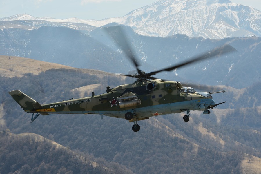 Российский транспортно-боевой вертолёт Ми-35.