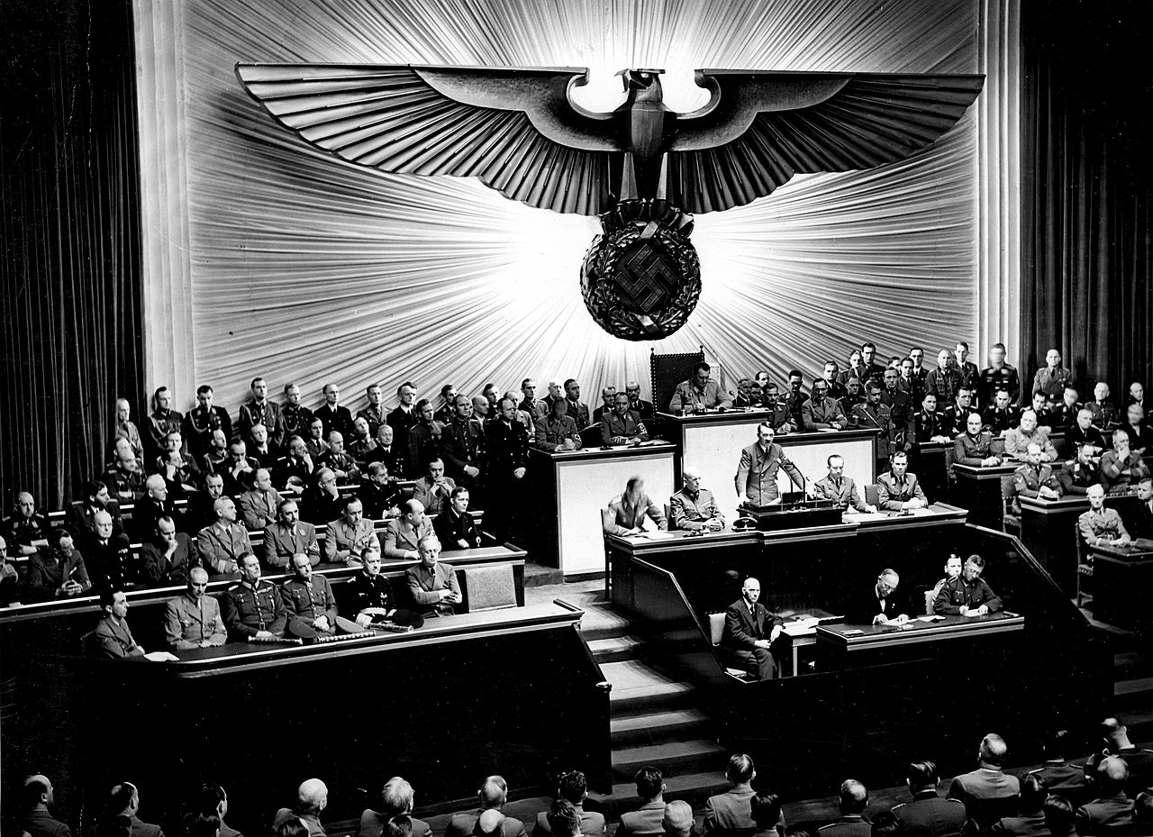 Фашистские законы. Рейхстаг заседание НСДАП. Собрание НСДАП Германия 1933.