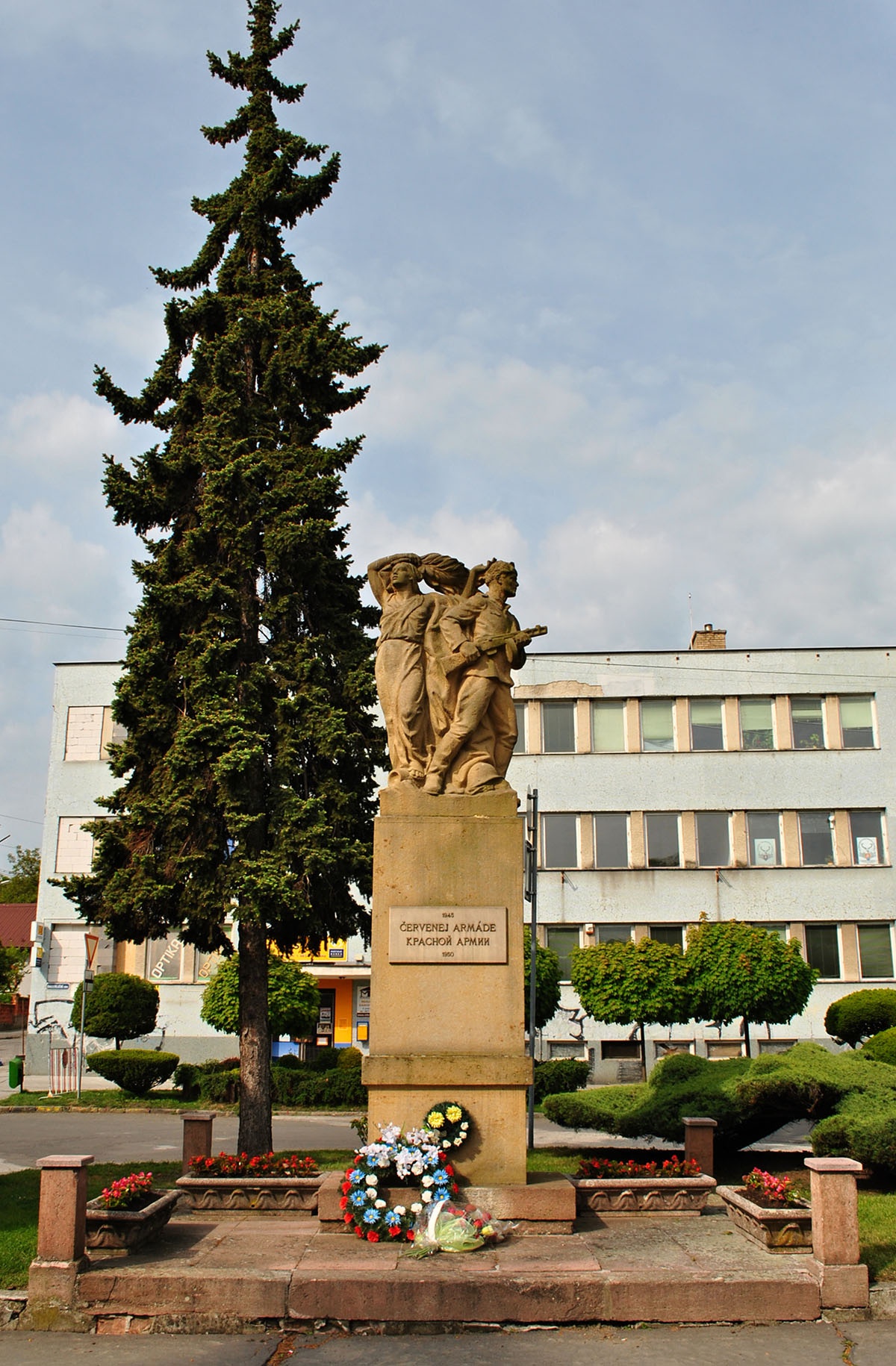 Монумент в городе Крупина.