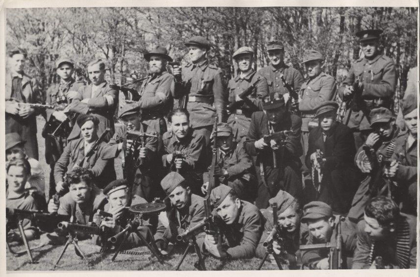 Большинство десантных групп выросли в крупные партизанские отряды и соединения за счёт местного населения.