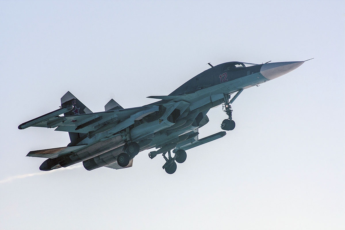 Американский военный журнал Military Watch назвал Су-34 самым боеспособным ударным истребителем-бомбардировщиком в мире.