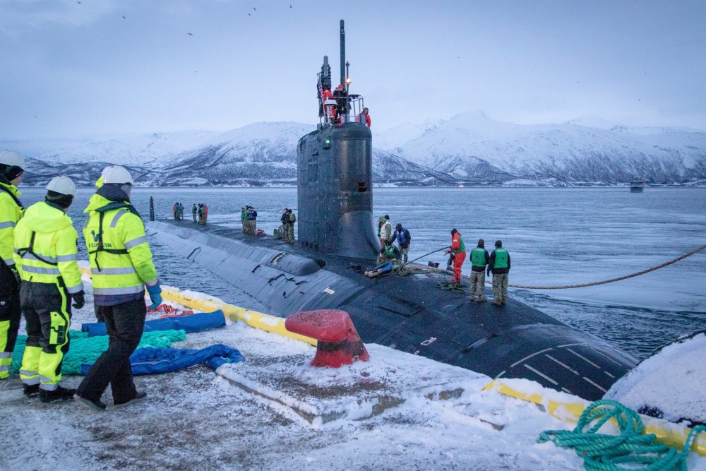 USS Washington (SSN-787) - подводная лодка ВМС США класса «Вирджиния» на базе Гротсунн в Тромсё, Норвегия.