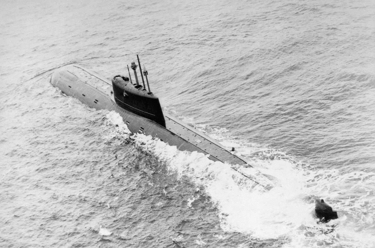 Капитан 1 ранга Валерий Комиссаров, дед Евгения по материнской линии, был подводником, командовал атомной подводной лодкой «Комсомолец».