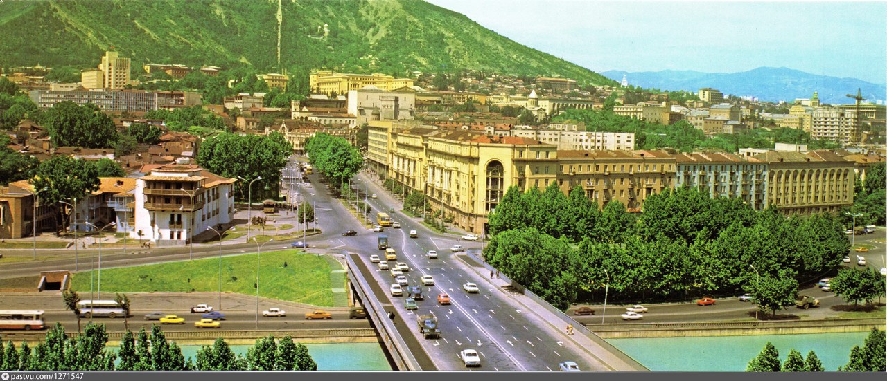В советское время в Грузии было построено тысячи предприятий разного профиля, десятки миллионов квадратных метров жилья, разветвлённая железнодорожная сеть, автодороги, морские порты, ГЭС, здравницы.
