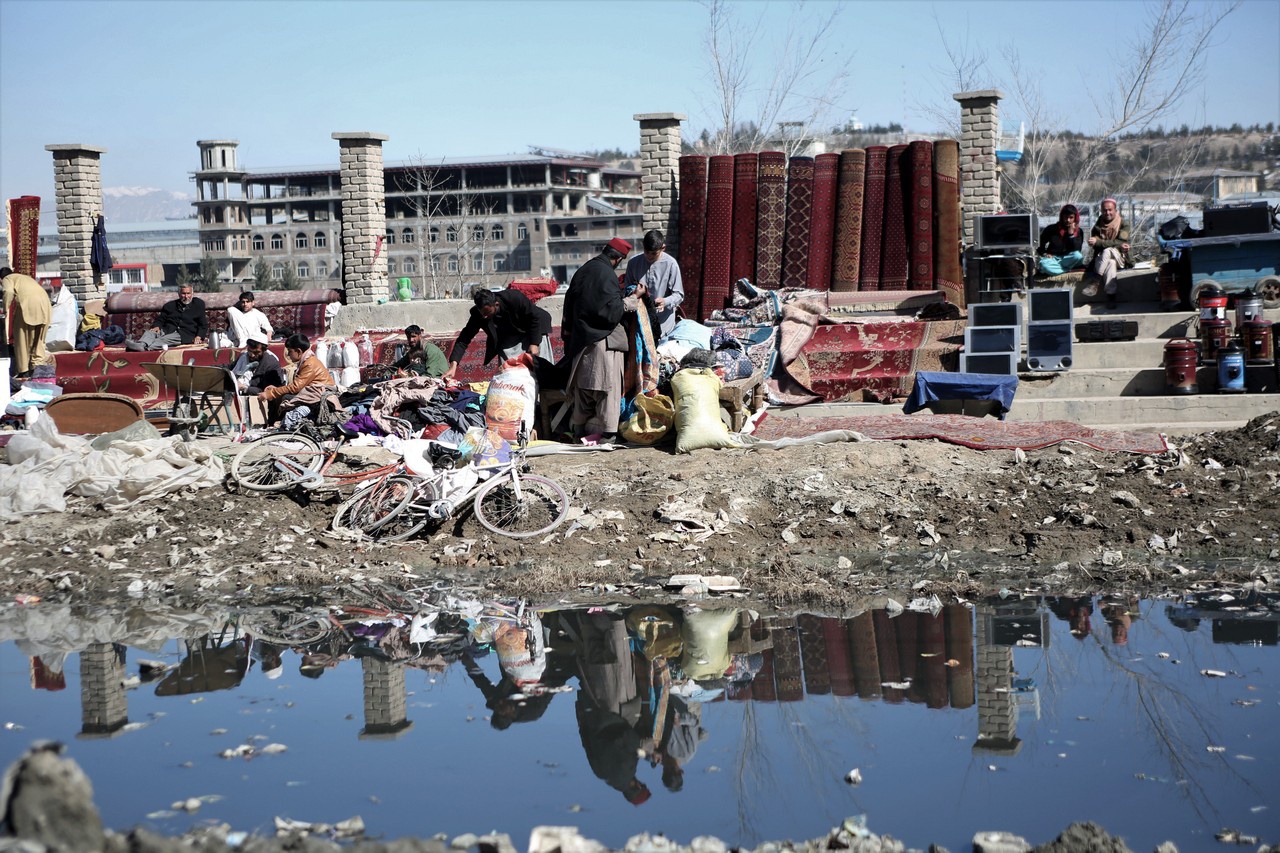 Голод, отсутствие жилья, острые проблемы с топливом и электричеством провоцируют тяжелейшую гуманитарную ситуацию в Афганистане.