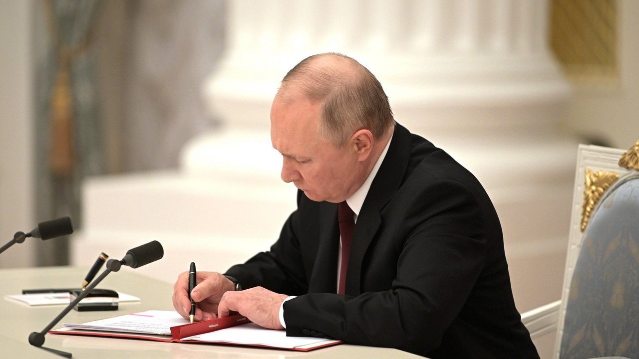 Подписание документов о признании Донецкой и Луганской народных республик 21 февраля 2022 г.