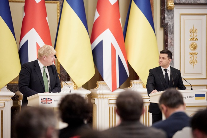 Побывавший недавно на Украине британский премьер Борис Джонсон призвал украинцев воевать до последней капли крови.