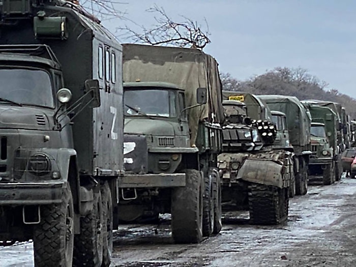 Колонна техники Луганской народной республики наступает по украинским дорогам.