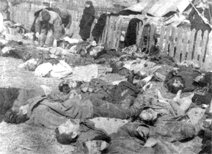 Волынская резня 1943 года: в результате этнической чистки бандиты УПА* зверски убили более 50 тысяч поляков, среди которых были женщины и дети.