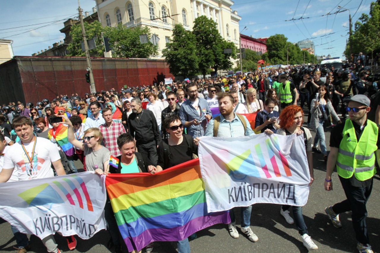 За восемь лет гей-парады, социальная реклама с популяризацией однополых отношений, продвижение феминизма, секс-просвет в школах и бизнес на суррогатном материнстве стали новой реальностью Украины.