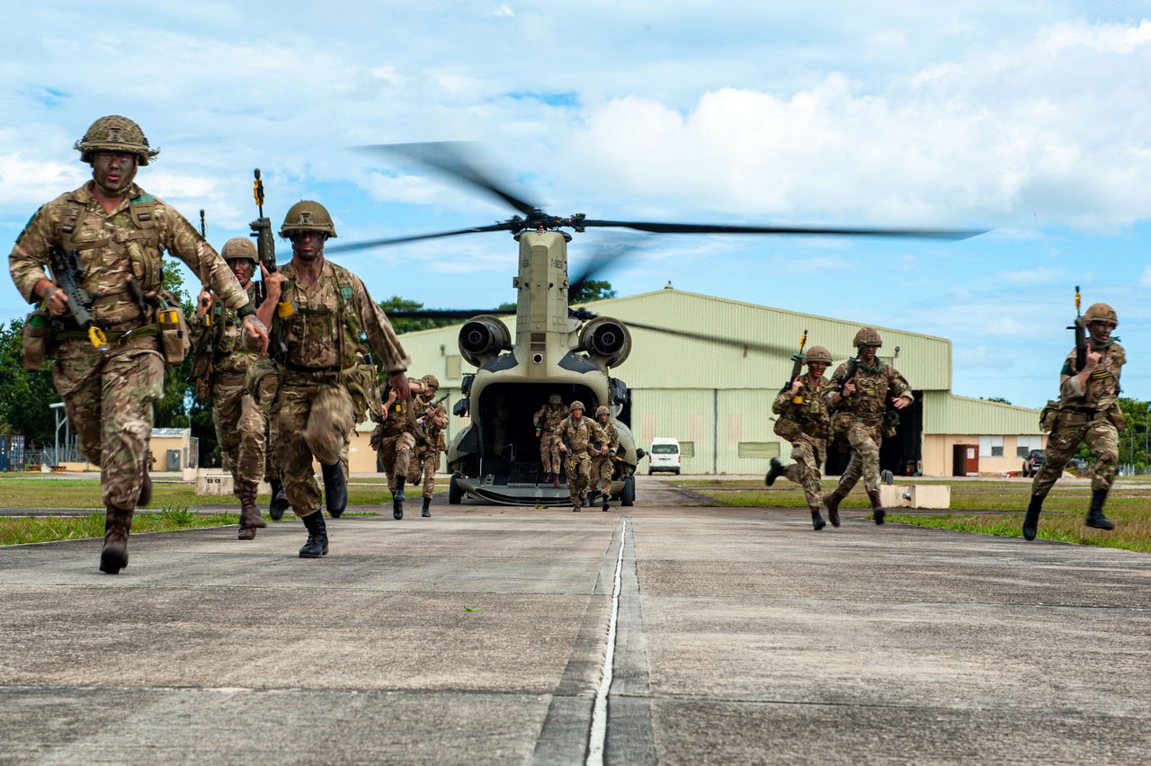 В Гондурасе на базе Объединённой оперативной группы армии США - «Браво» мобилизовано 3500 военнослужащих. Формируется ударная десантная бригада.