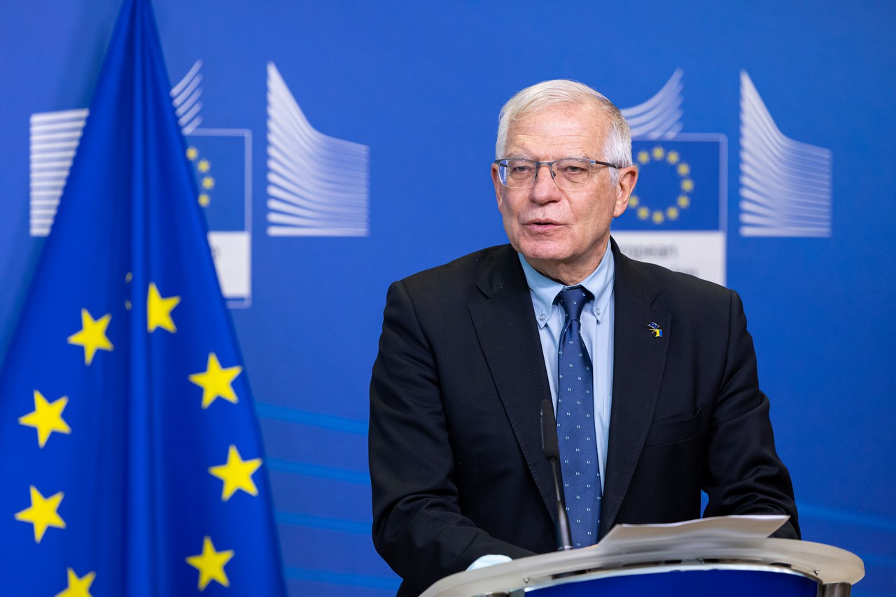 Глава европейской дипломатии Жозеп Боррель сообщил, что ЕС в самое ближайшее время снабдит воюющих украинских отморозков вооружением на сумму пятьсот миллионов евро.