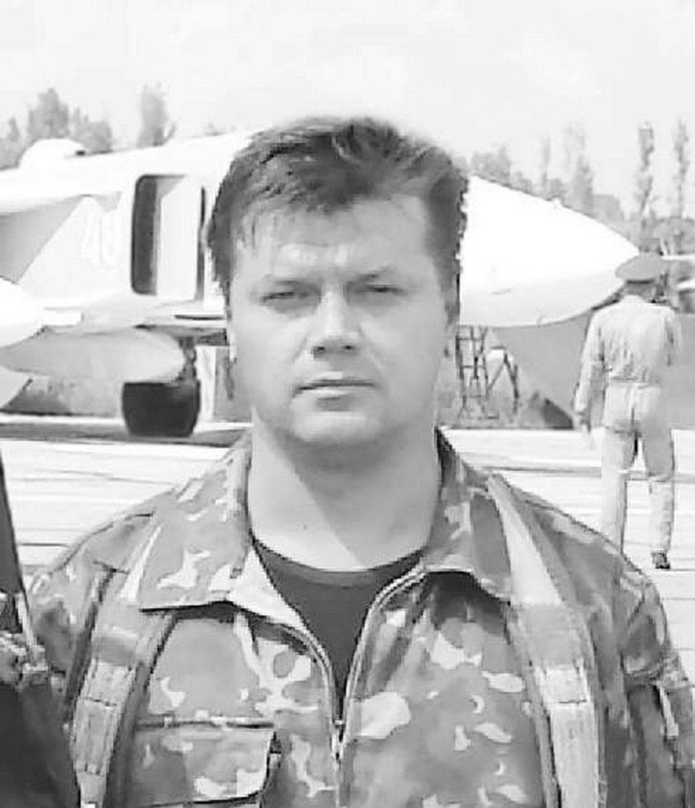 Счёт нашим боевым потерям в Сирии был открыт 23 ноября 2015 года: в тот день турецкие ВВС сбили Су-24 российских ВКС. Погиб подполковник Олег Пешков.