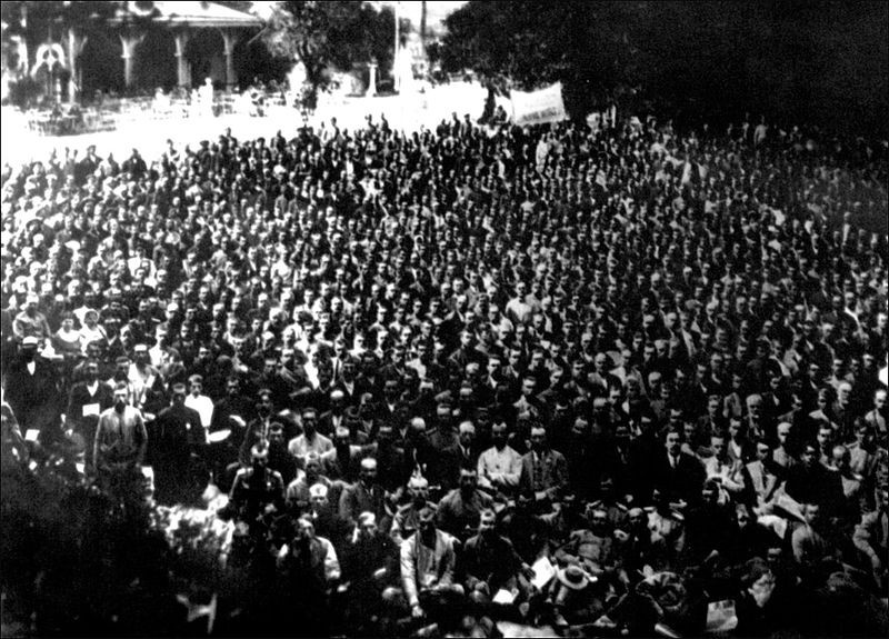19 апреля 1917 г. в Киеве открылся трёхдневный Всеукраинский национальный съезд, собравший представителей националистических организаций разного толка, среди которых преобладали правые социалисты и либералы.