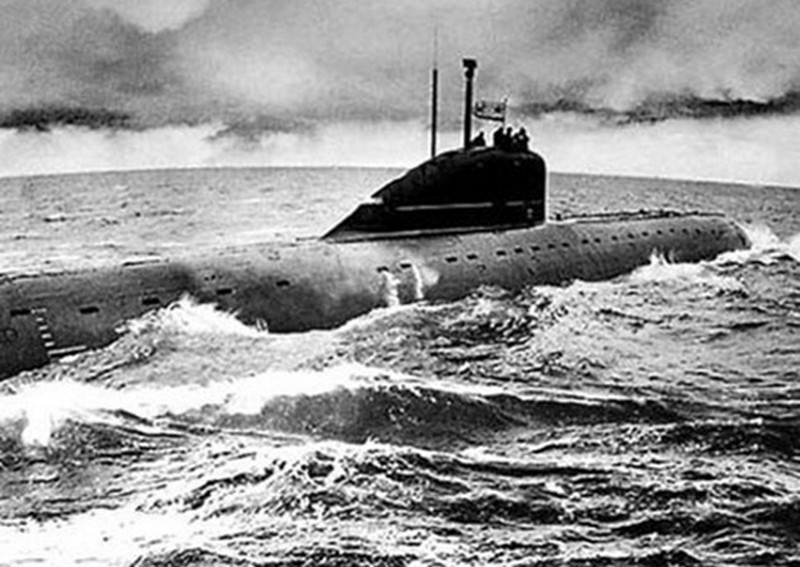 В начале 1966 года атомные подводные лодки К-116 (командир - капитан 2 ранга Вячеслав Виноградов) и К-133 (командир - капитан 2 ранга Лев Столяров) совершили первый в мире кругосветный групповой поход под водой вокруг земного шара.