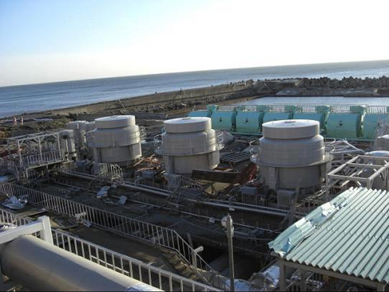 Вода с содержанием трития находится в резервуарах на площадке АЭС«Фукусима-1», ёмкость которых будет исчерпана к середине 2022 года.