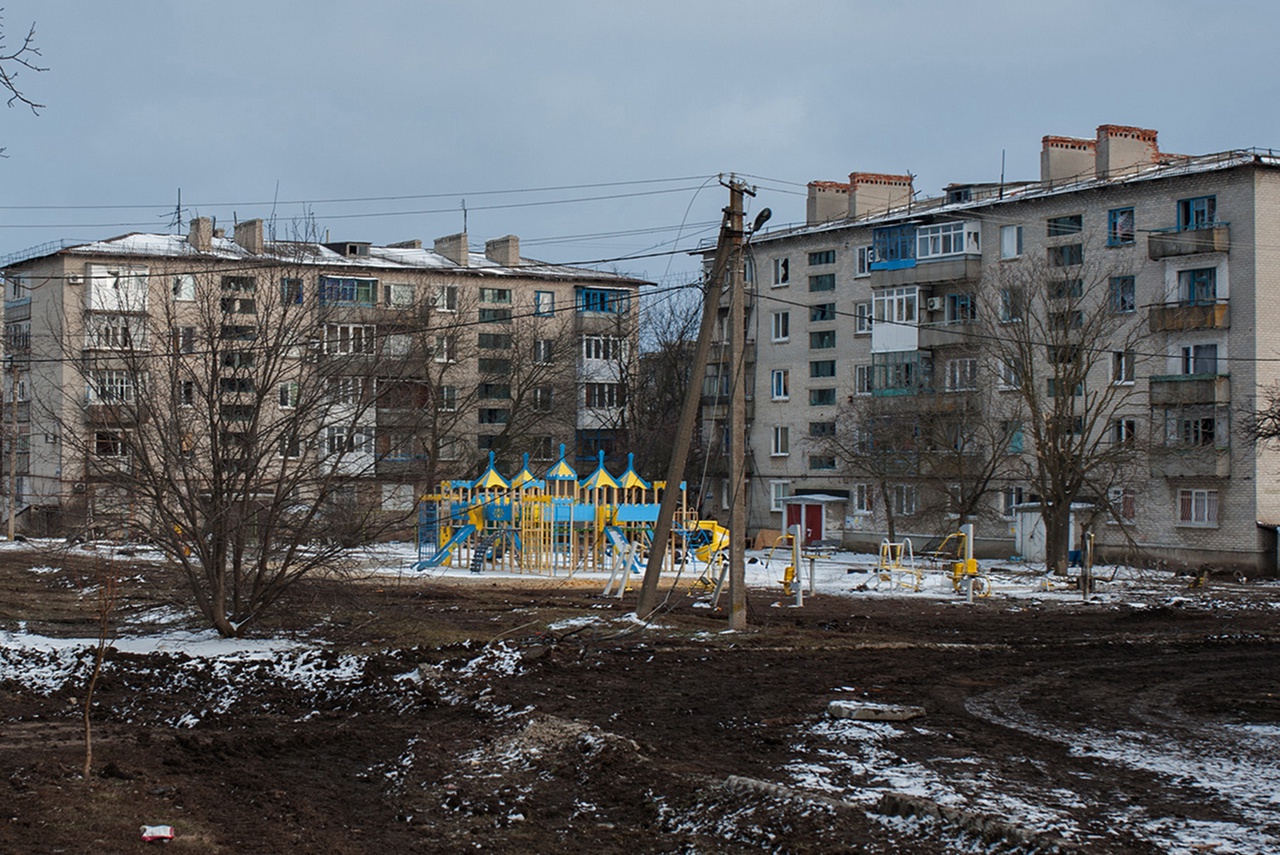 Мирный гражданин. Многоэтажки в Волновахе. Волноваха многоквартирные дома. Волноваха МЧС. Гагарина 17 Волноваха.