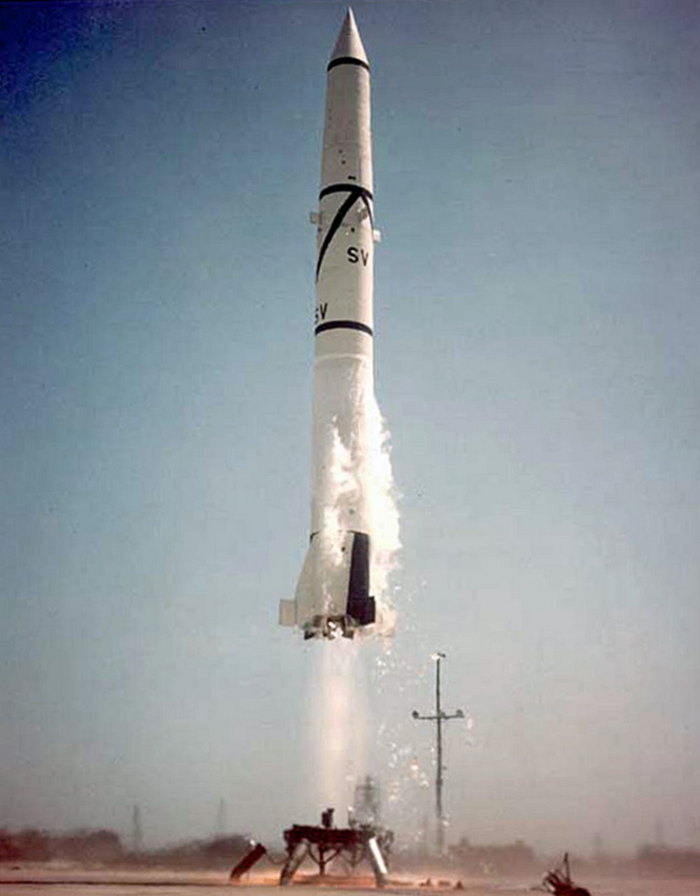 Ракета «Редстоун» успешно стартовала в рамках лётно-конструкторских испытаний с мыса Канаверал 20 августа 1953 года.