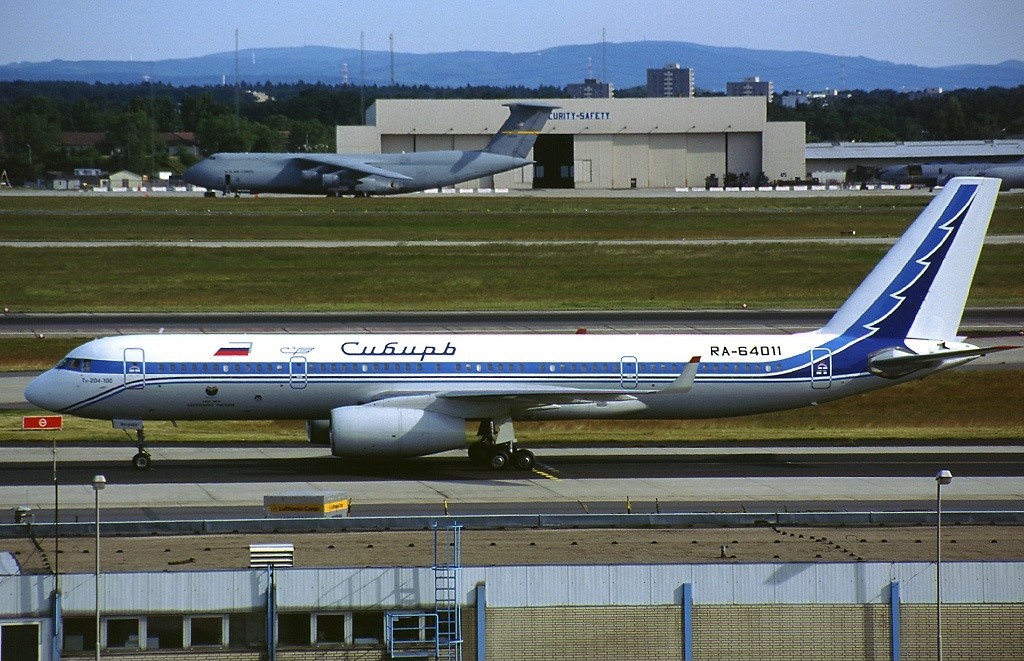 Авиационный инцидент в аэропорту Омска 14 января 2002 года, когда Ту-204 совершил аварийную посадку с неработающими двигателями.