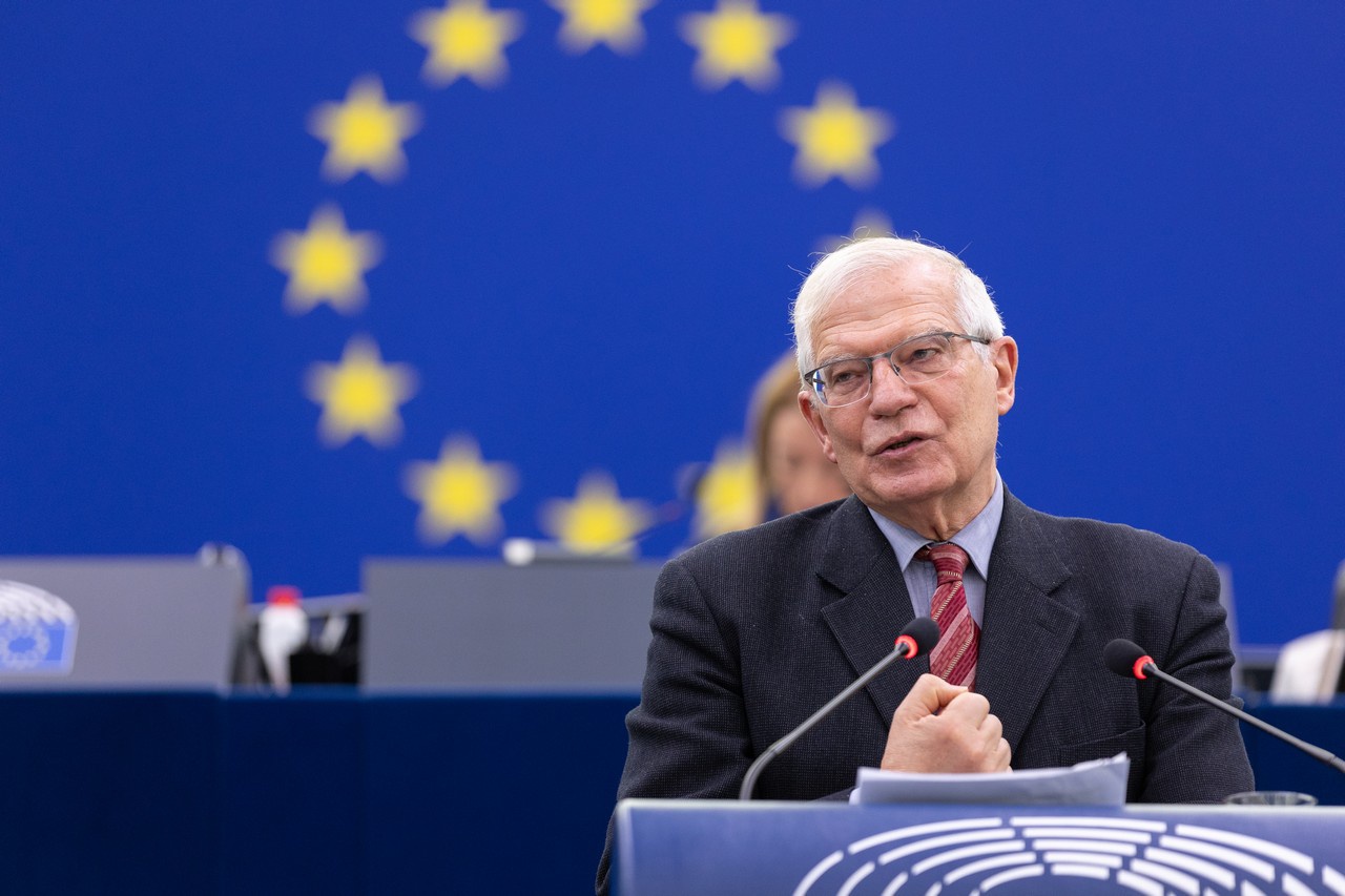 Глава европейской дипломатии Жозеп Боррель сообщил, что Евросоюз подготовил уже пятый пакет санкций против России.