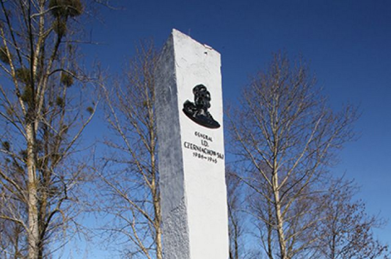 Памятник генералу Ивану Черняховскому в польском городе Пененжно демонтировали на вполне законных основаниях.