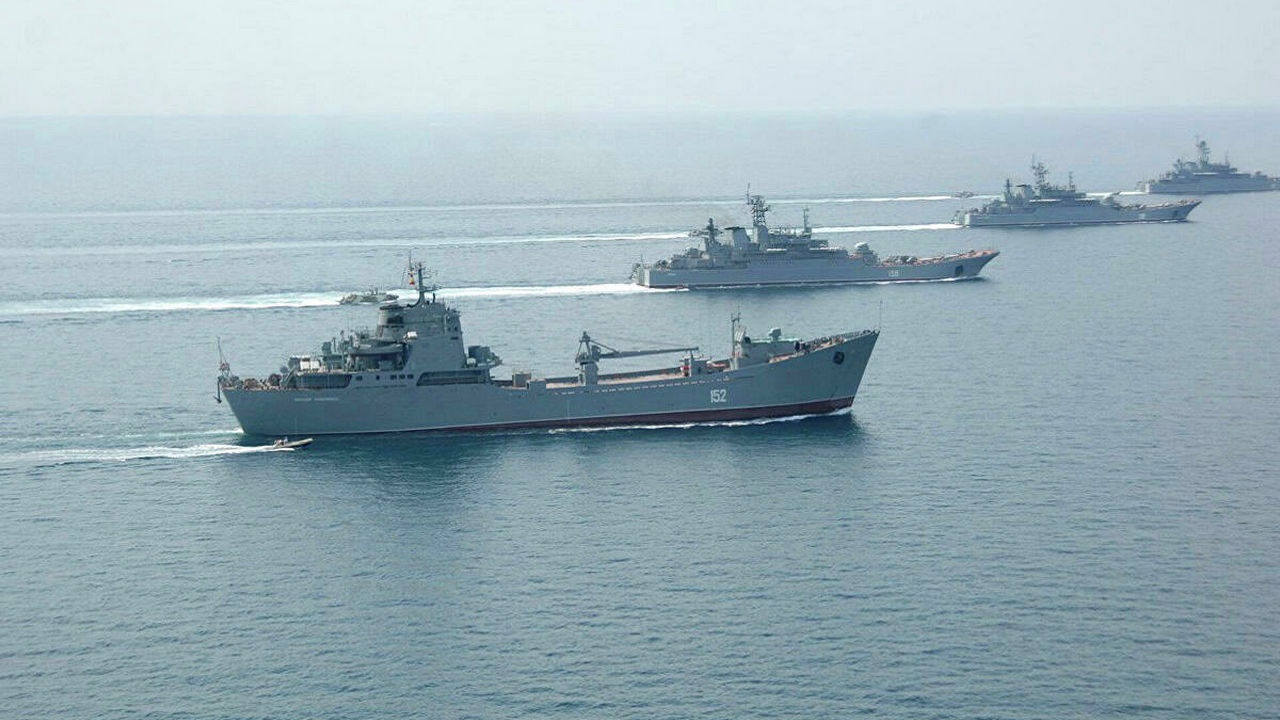 Отряд больших десантных кораблей на Чёрном море держит в напряжении украинских деятелей.