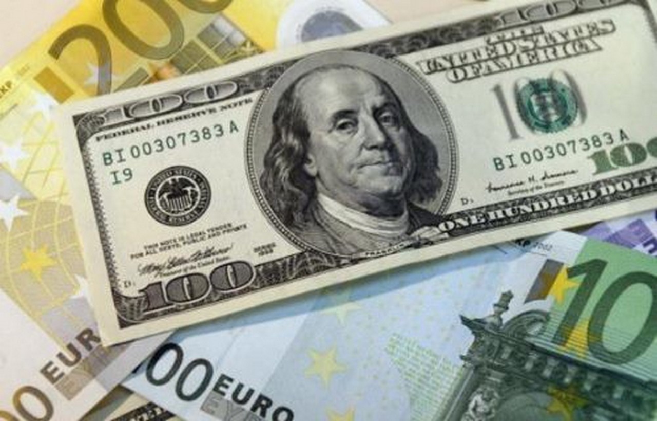 Весь мир подсадили на как бы «резервные валюты» - доллар и евро.