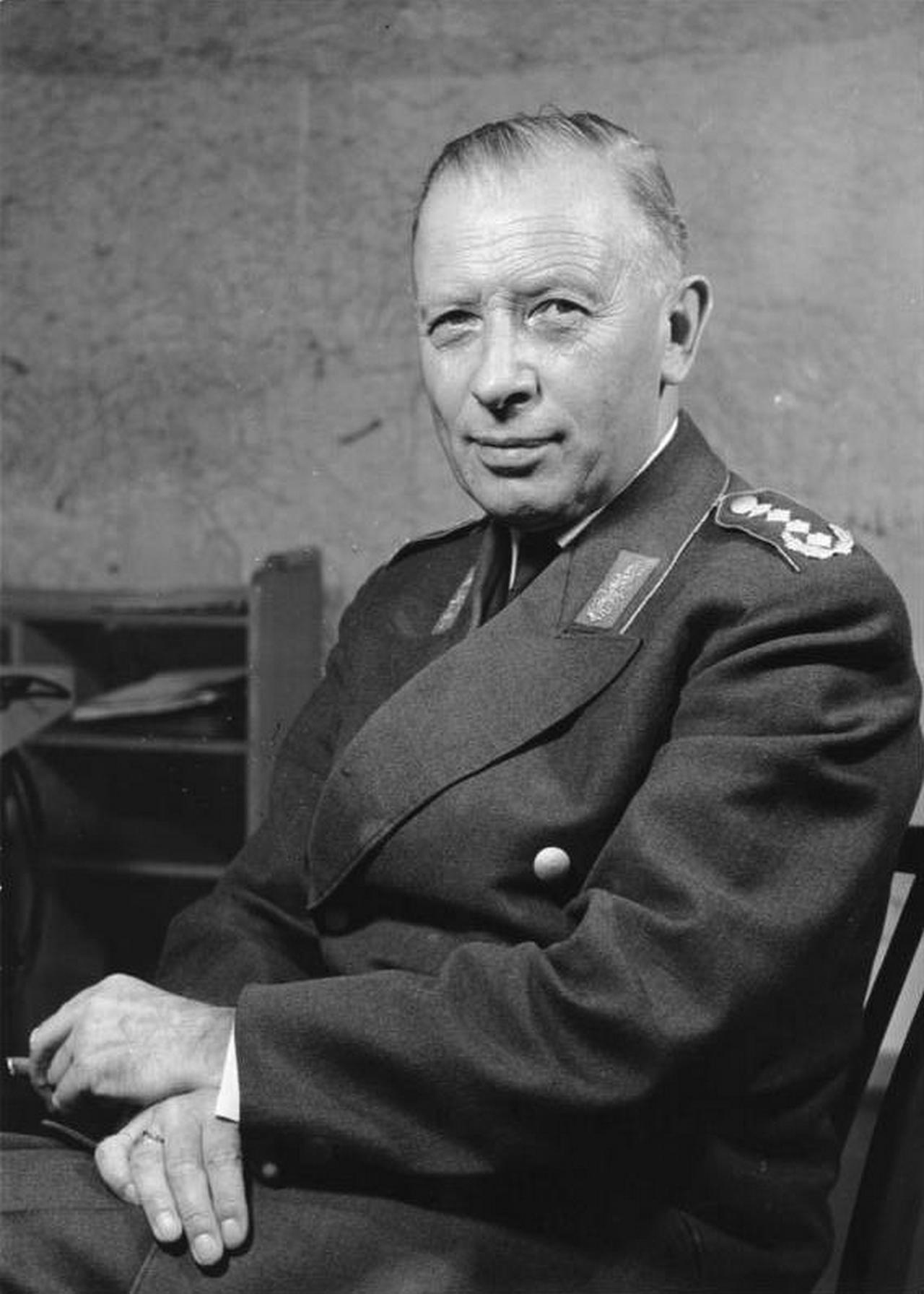 Адольф Хойзингер, объявленный в СССР военным преступником, стал председателем военного комитета НАТО.