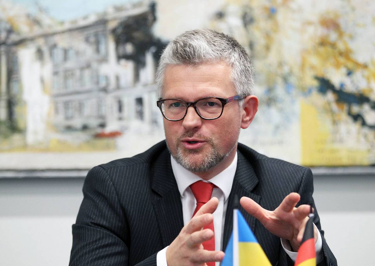 Украинский посол Андрей Мельник давно уже надоел всем в Германии своим отнюдь не дипломатическим хамством.