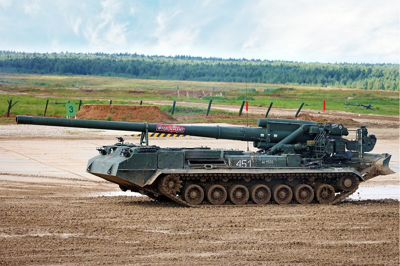 На Уралтрансмаше проведена глубокая модернизация самоходных 203-мм пушек «Малка».
