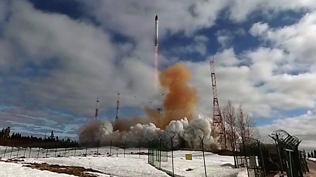 Первый испытательный пуск МБР «Сармат» из шахтной пусковой установки космодрома Плесецк прошёл 20 апреля.
