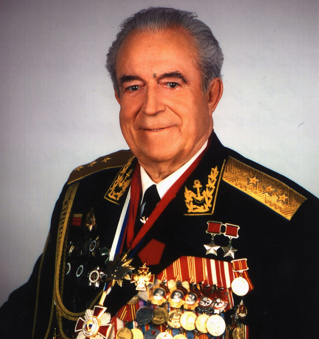 Дважды Герой Советского Союза, генерал-лейтенант авиации В.И. Попков.