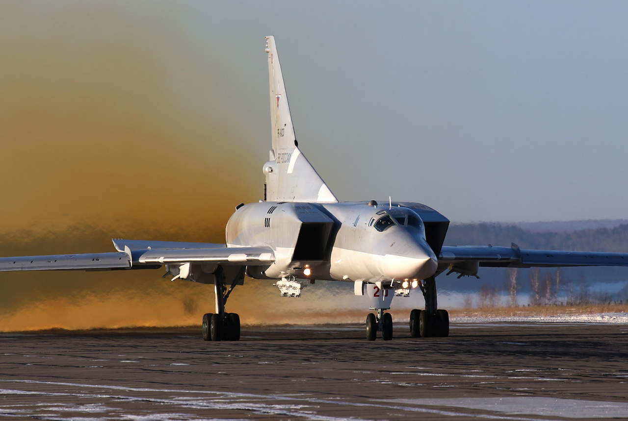 Носитель нового поколения гиперзвуковых ракет - Ту-23-М3М.