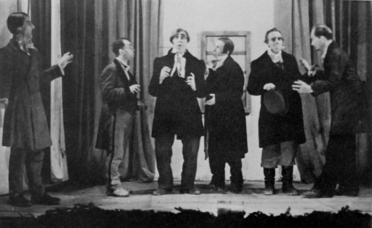 Немецкие военнопленные репетируют комедию «Ревизор» в Грязовецком лагере.