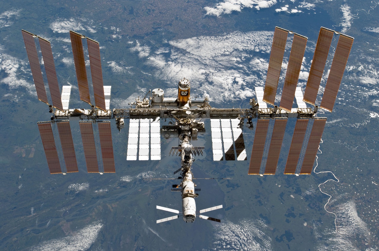 МКС собирали в космосе из произведённых на Земле модулей.