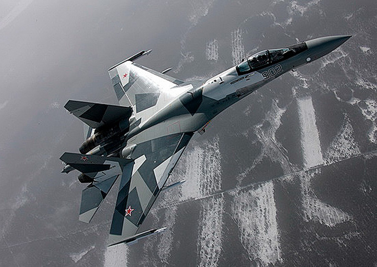 Российские самолёты Су-35С на боевом дежурстве.