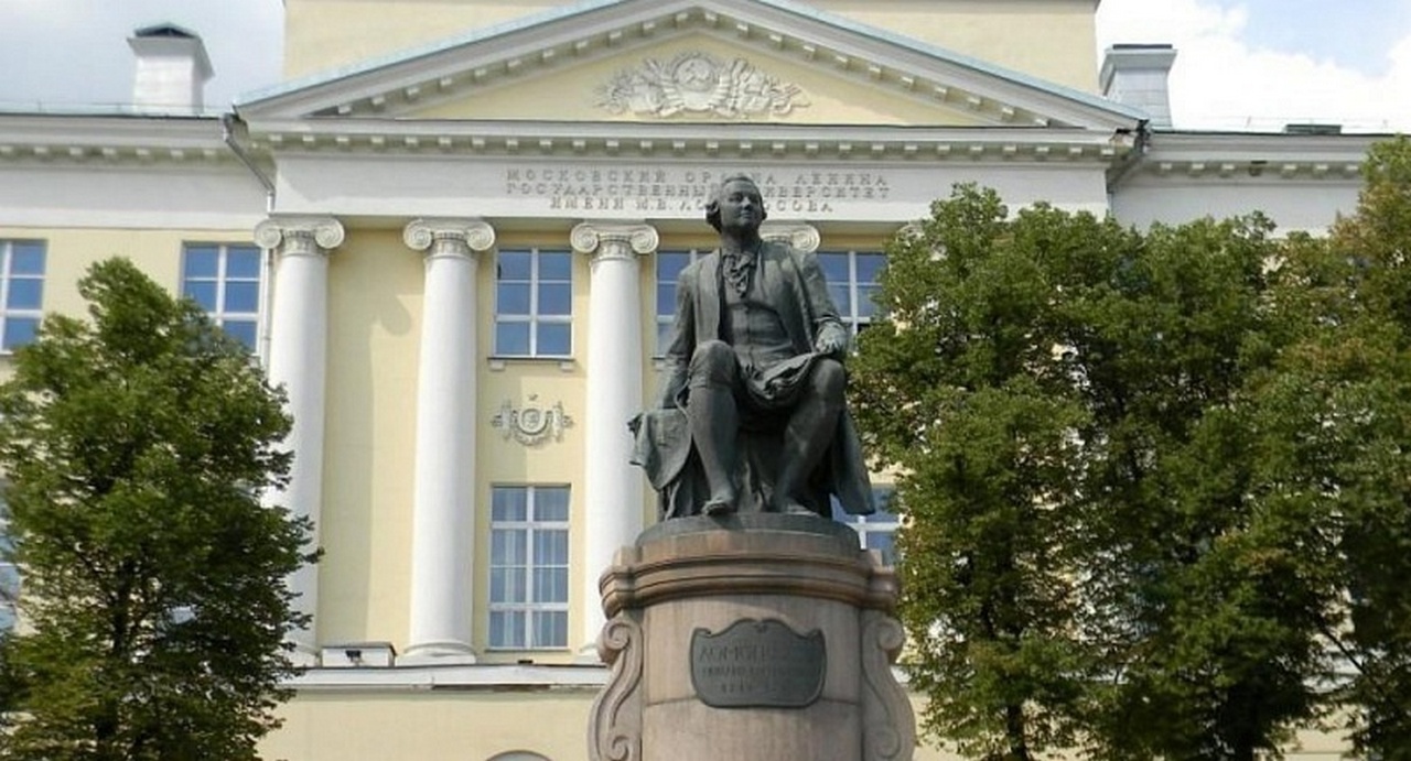 Михайло Ломоносов, основывая российский Университет, основал неповторимую систему образования нашего государства.