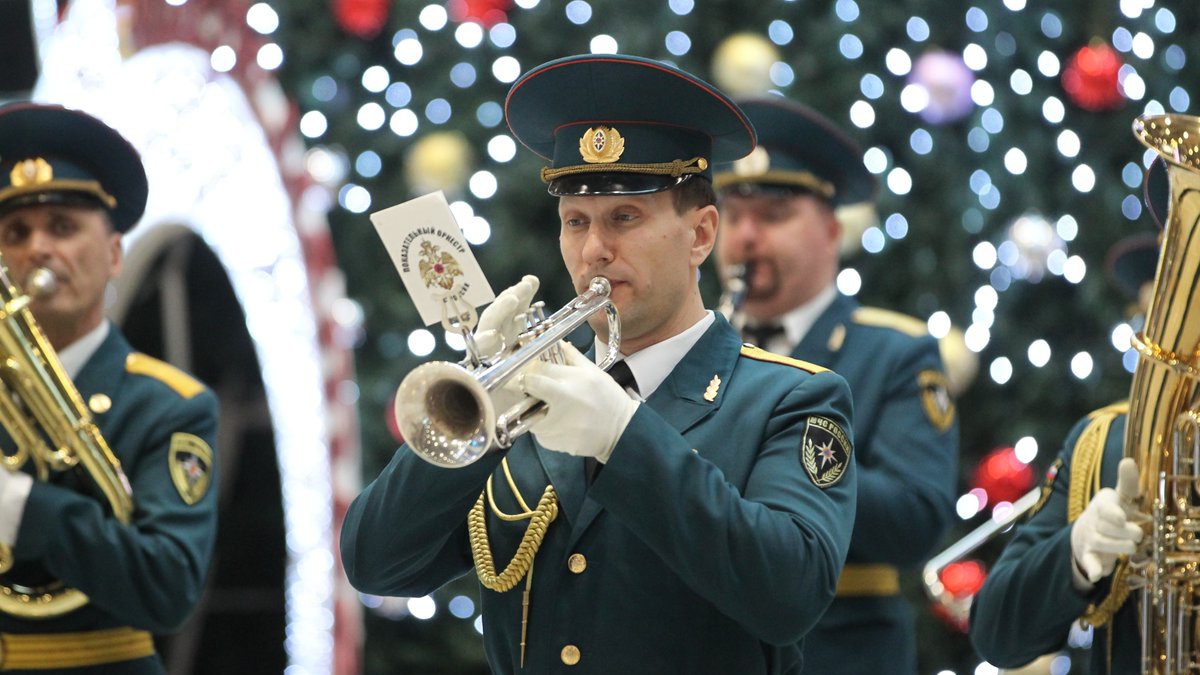 Партнеры телеканала «Звезда» организовали выступление оркестра МЧС на Красной площади в Москве