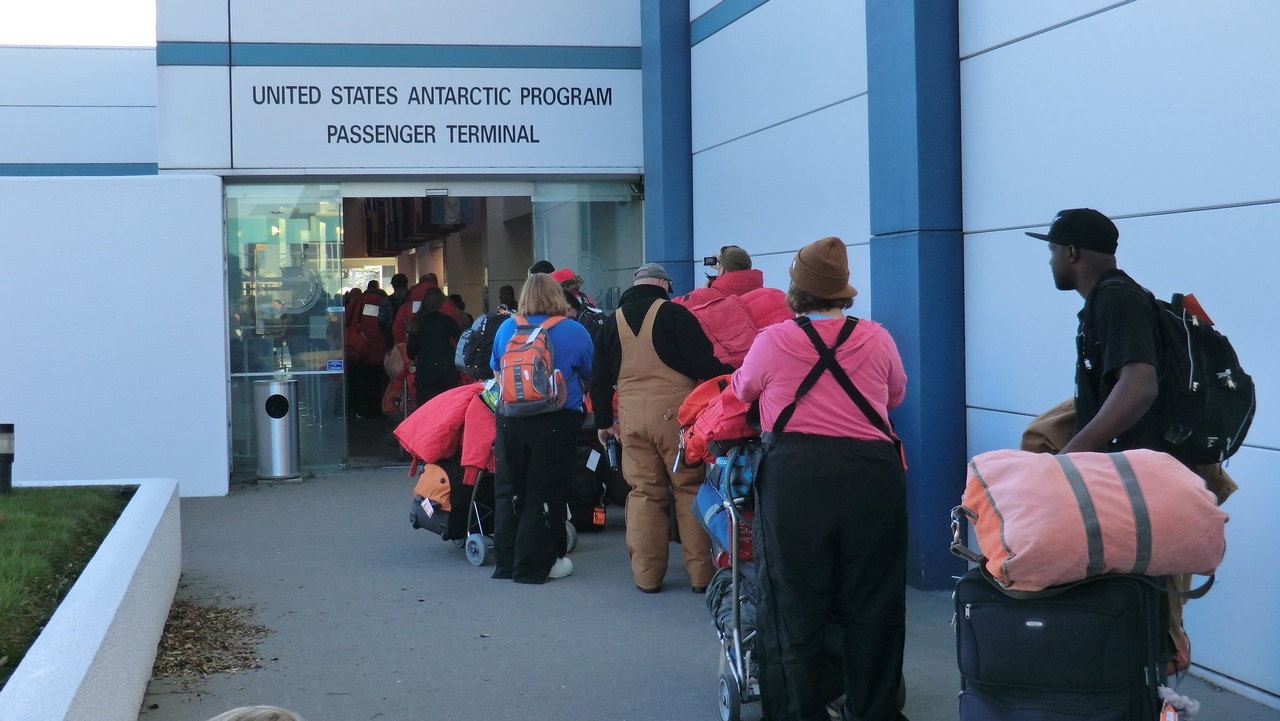 Ангар Антарктической программы США в аэропорту города Крайстчерч, Новая Зеландия.