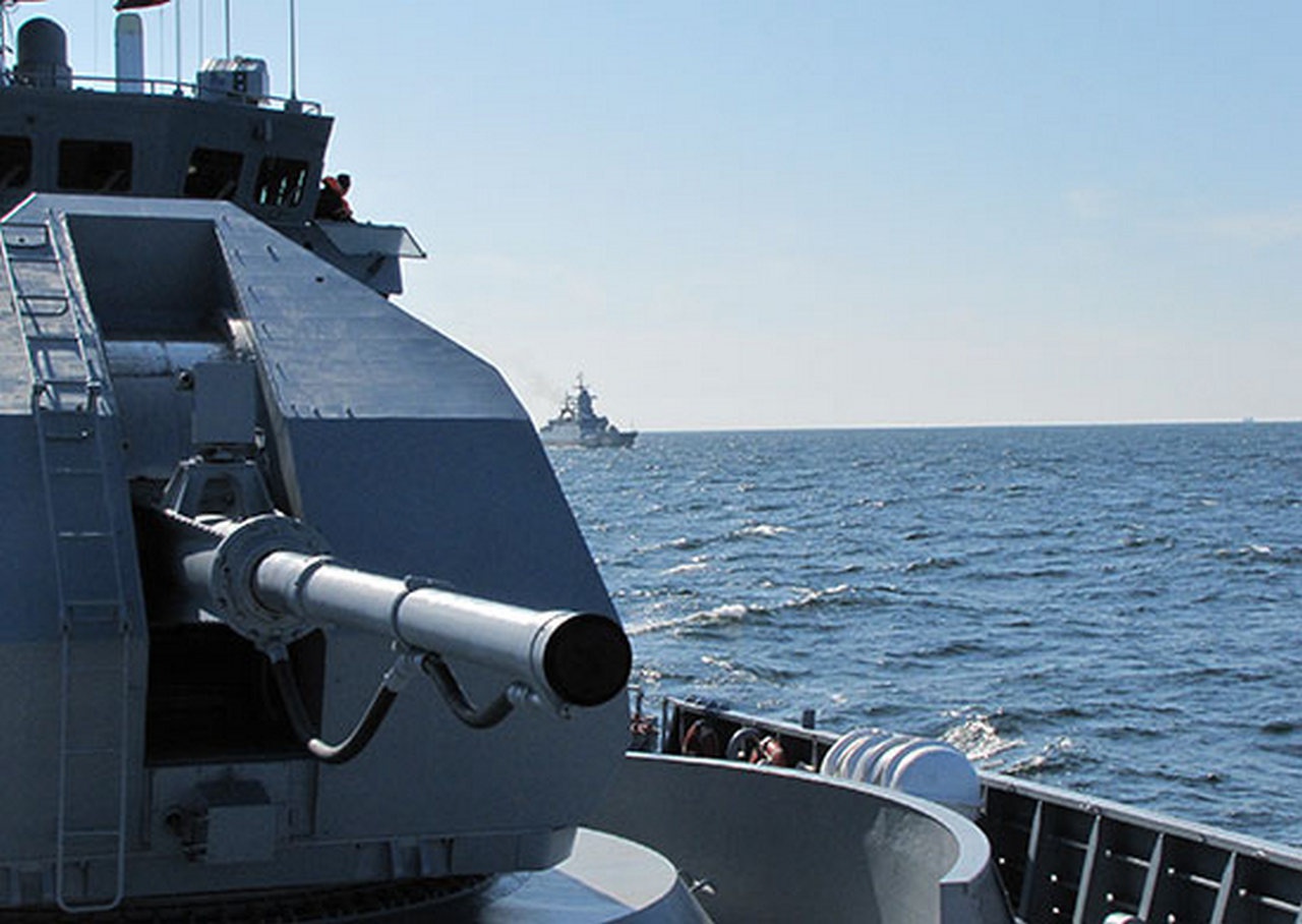 Корабельные артустановки одинаково хороши для обороны и нападения.
