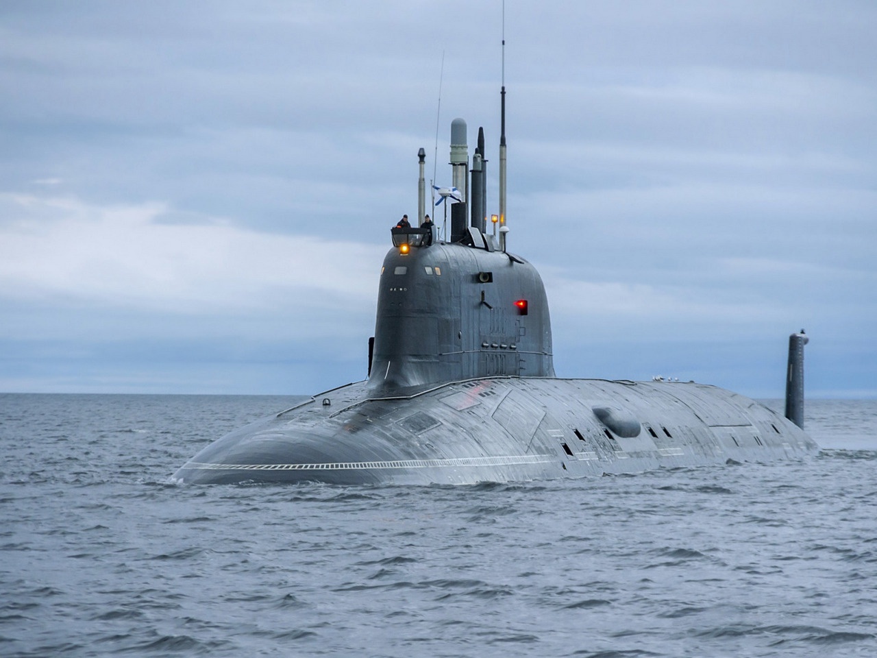 Атомный подводный крейсер «Северодвинск» готовится к погружению.