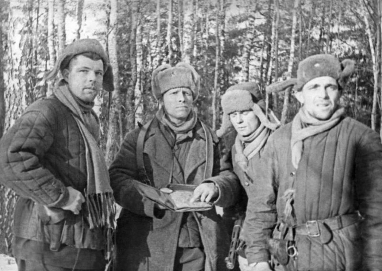 Бойцы ОСНАЗа Западного фронта во время боёв в тылу немецких войск в Подмосковье.