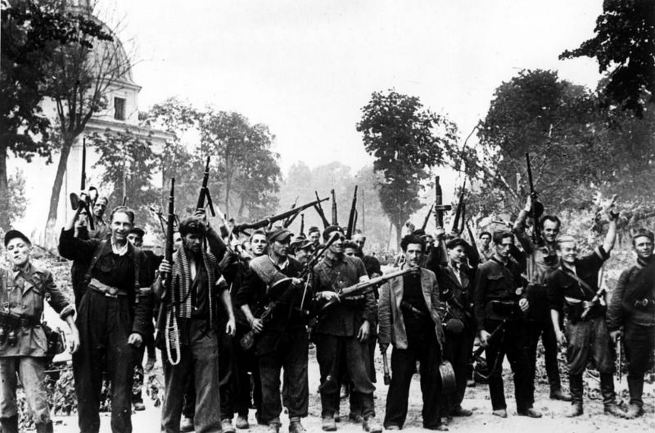 Литовские партизаны, освобождавшие от захватчиков Вильнюс вместе с красноармейцами.