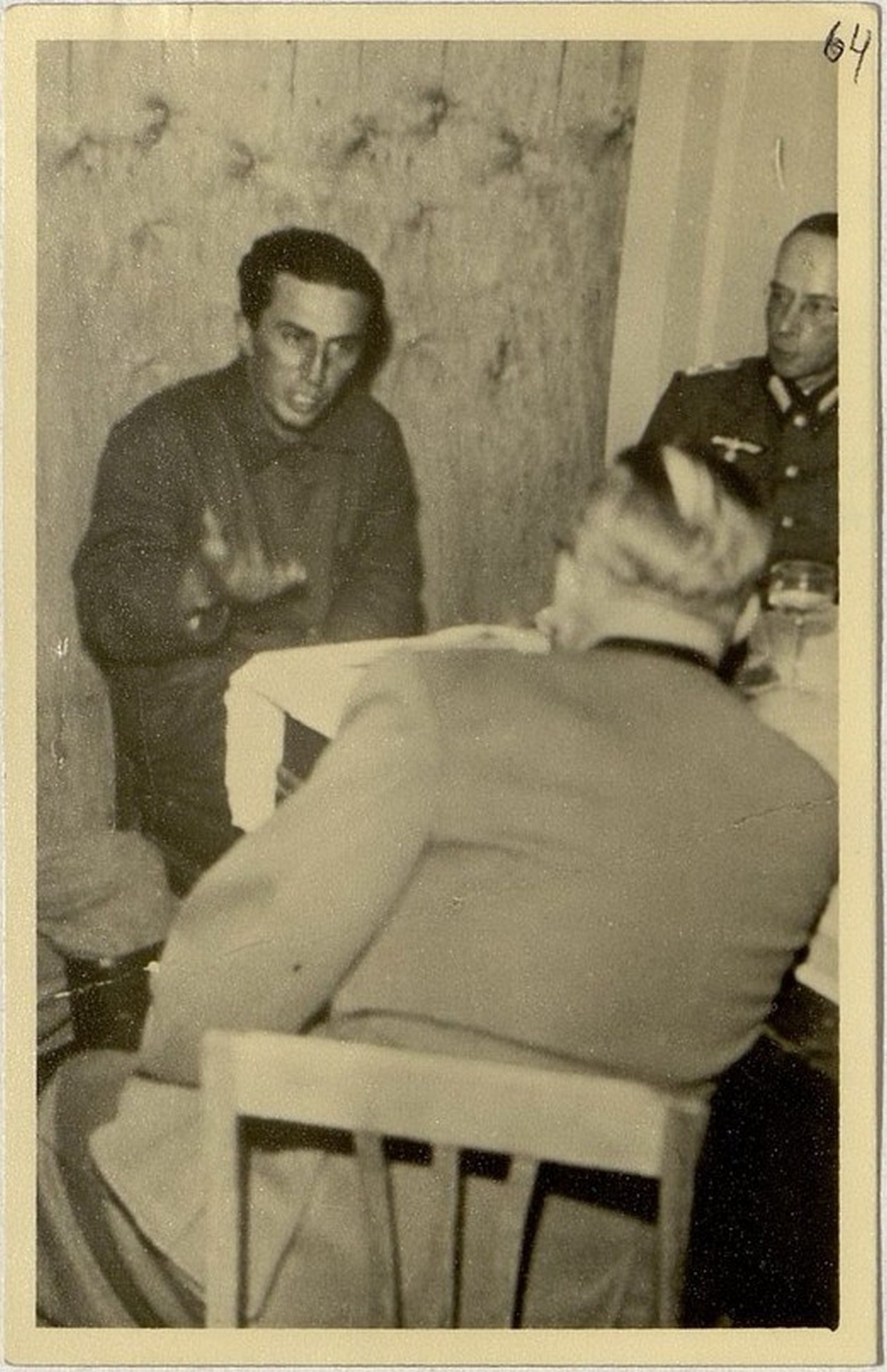 Допрос в Борисове 19 июля 1941 г. Штрик-Штрикфельдт сидит спиной.