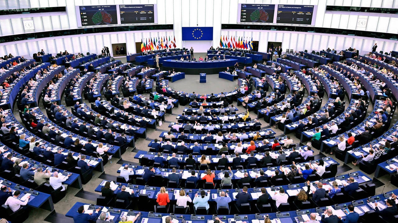 Михаил Делягин: «Россия мешает Европе наложить санкциями на себя руки, но ЕС всеми силами противится»