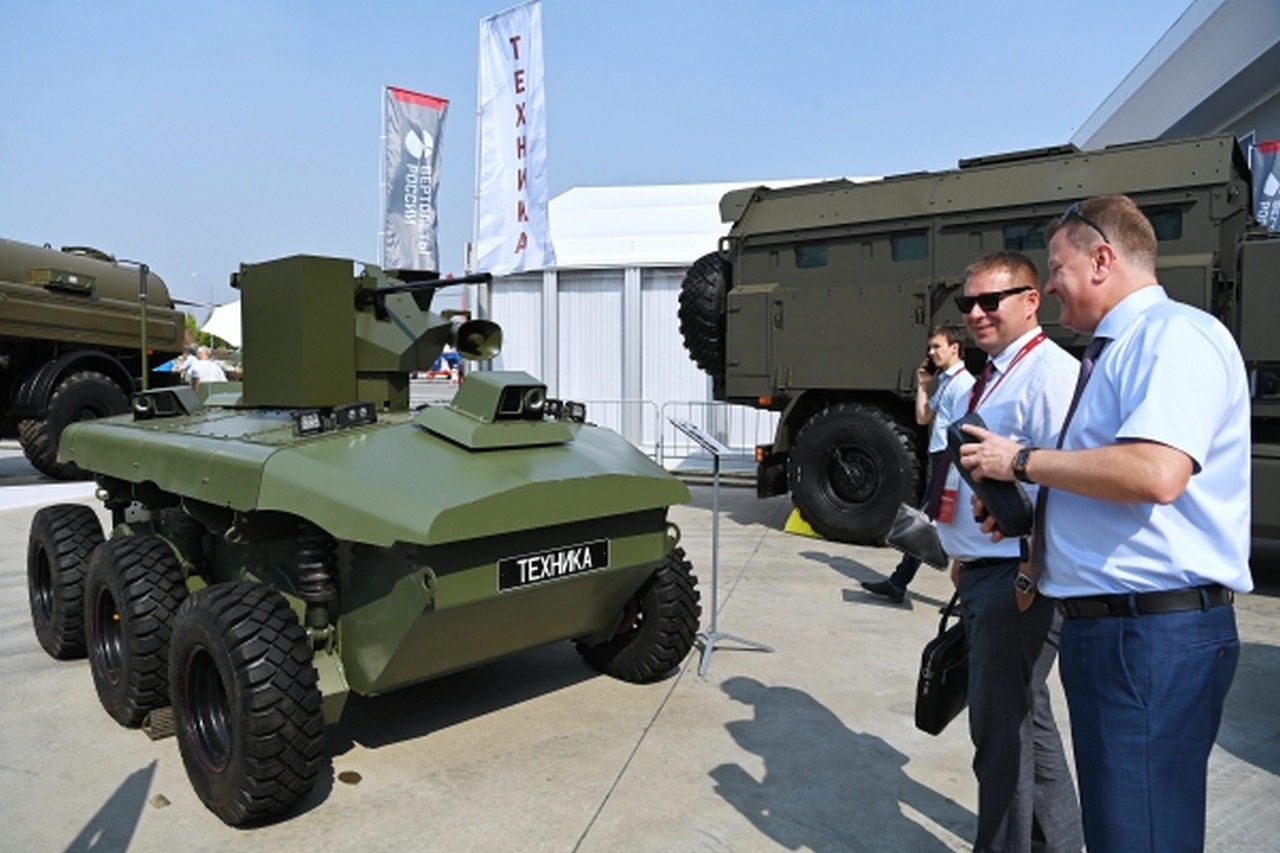 В рамках Международного военно-технического форума «Армия-2022» был представлен робот «Тор».