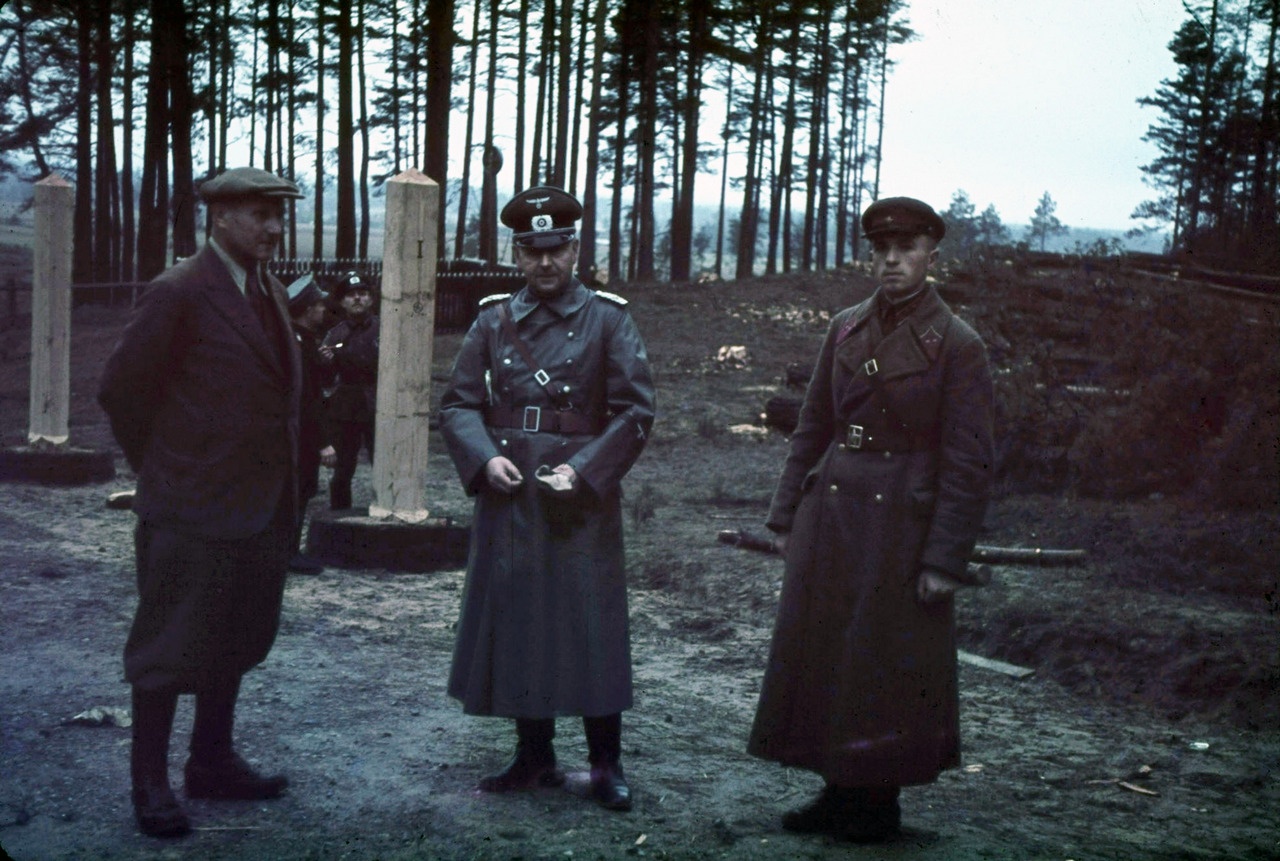 Встреча представителей вермахта и РККА на демаркационной линии в районе Бреста, сентябрь 1939 г.