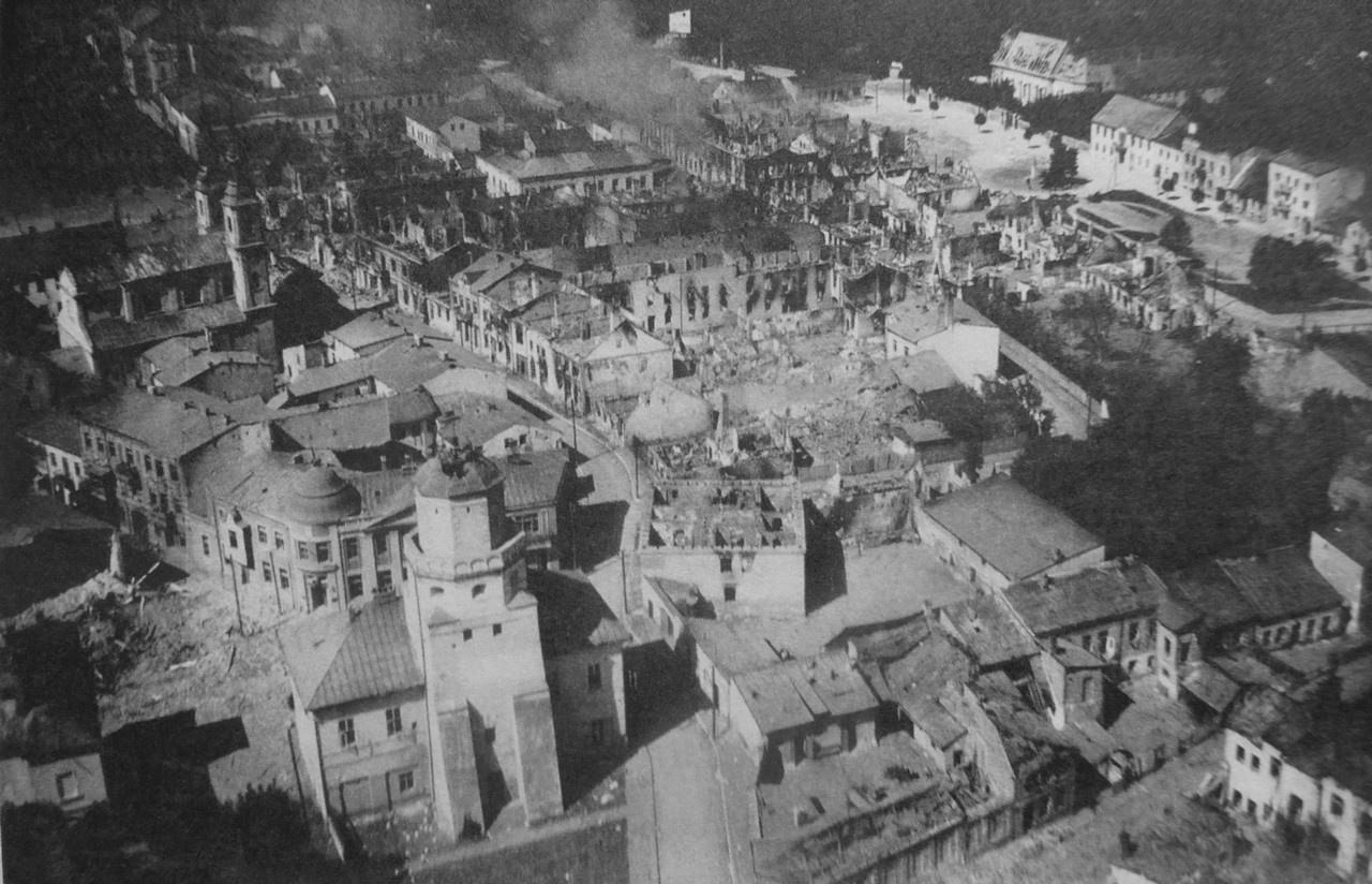 Бомбардировка Велюни в Польше стала первым авианалётом Второй мировой войны, в результате этого удара погибли почти 1200 жителей города.