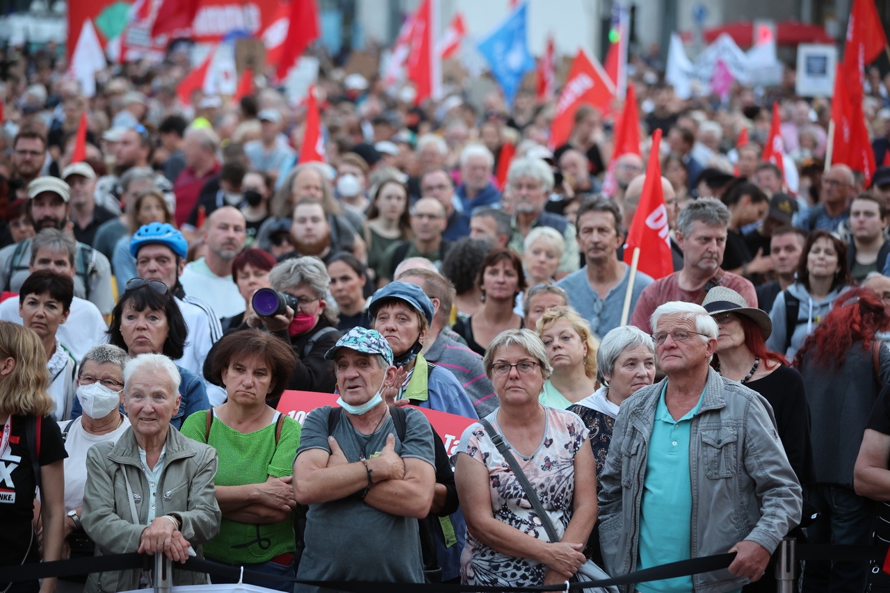 Массовая демонстрация против энергетической и социальной политики федерального правительства Германии в Лейпциге.
