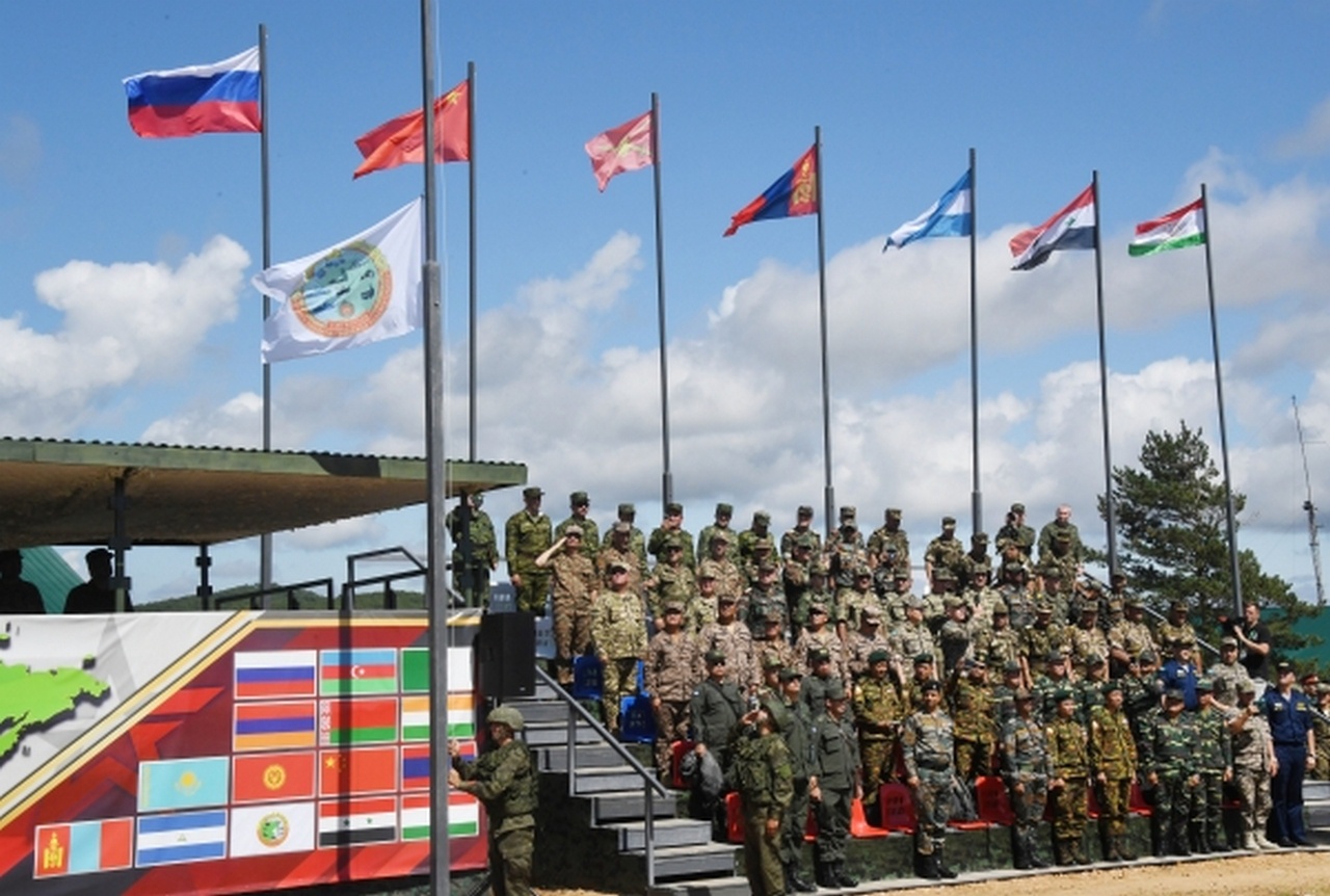 Военные 16 государств участвовали в учениях, за которыми наблюдали 170 представителей из вооружённых сил 35 государств мира.